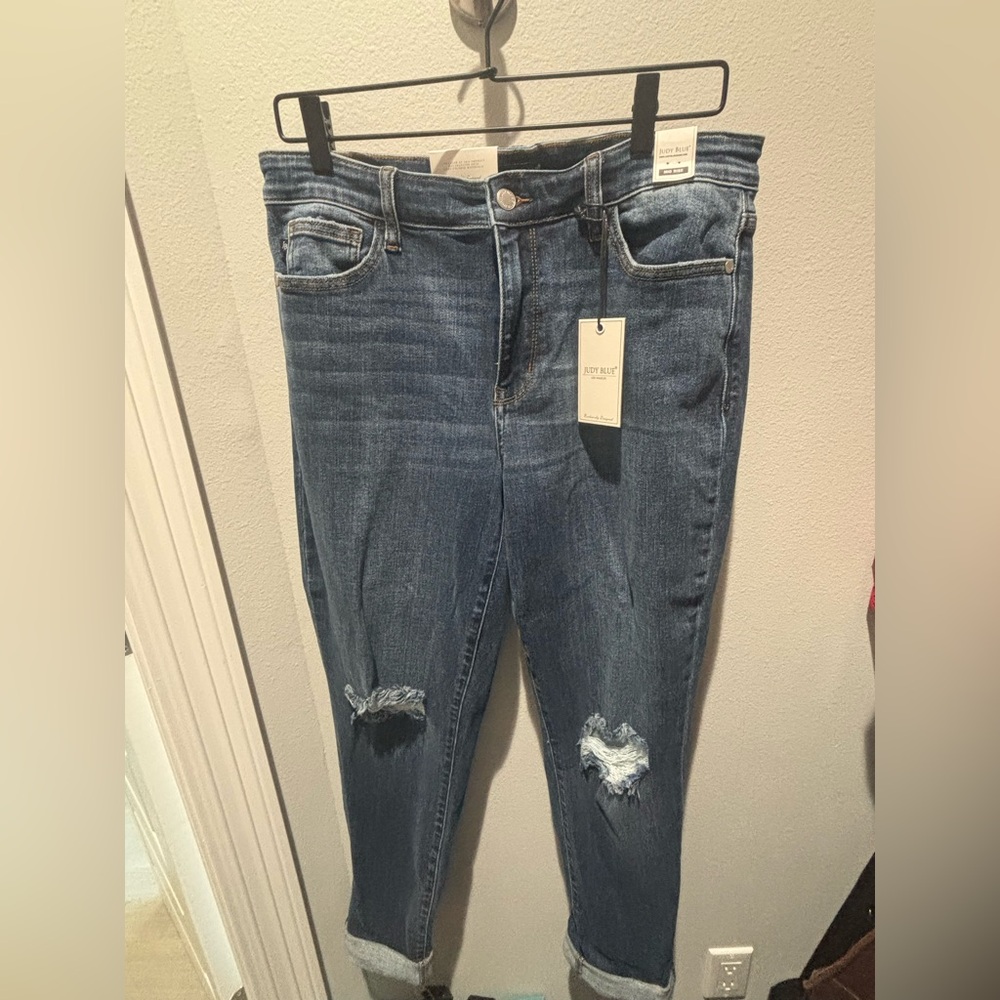 NWT, Judy Blue Distressed slim fit, straight leg Jeans in Classic Blue
